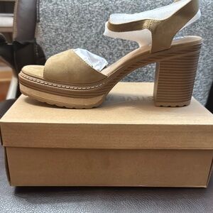 Steve Madden Tan Platform Shoes